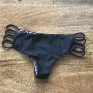 Acacia black bikini bottoms. Size large